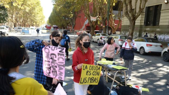 alumnos del albert thomas cortaron la calle para reclamar por mejoras edilicias