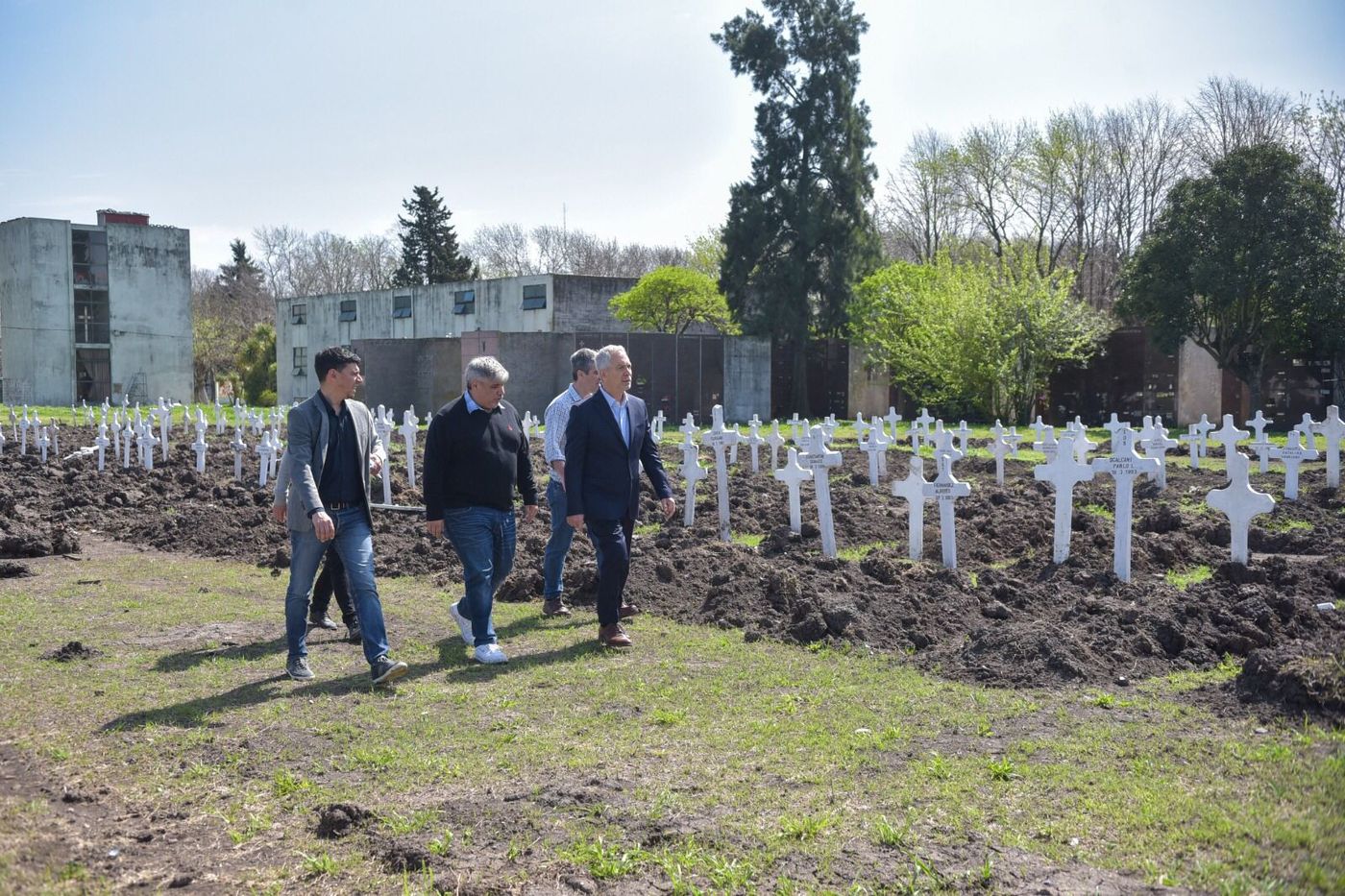 El intendente Julio Alak estuvo presente en la recorrida por el Cementerio de La Plata El intendente Julio Alak estuvo presente en la recorrida por el Cementerio de La Plata