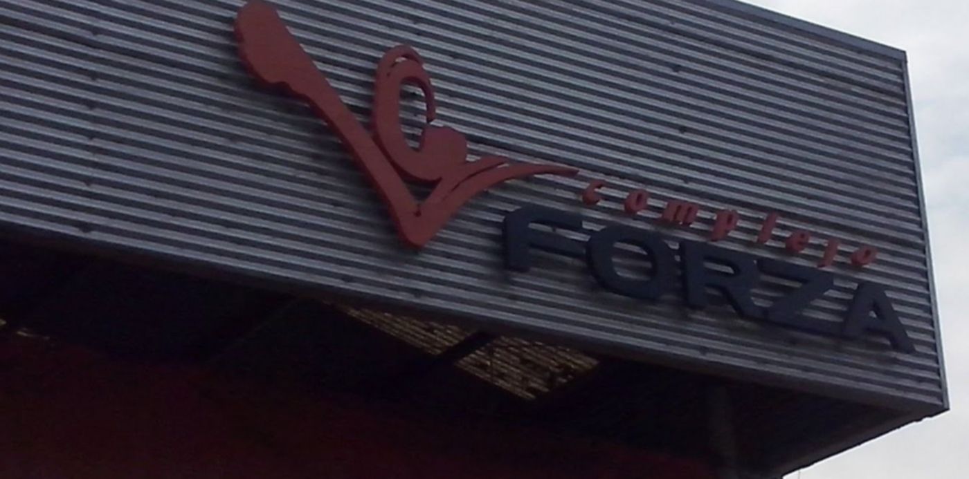 complejo forza pileta