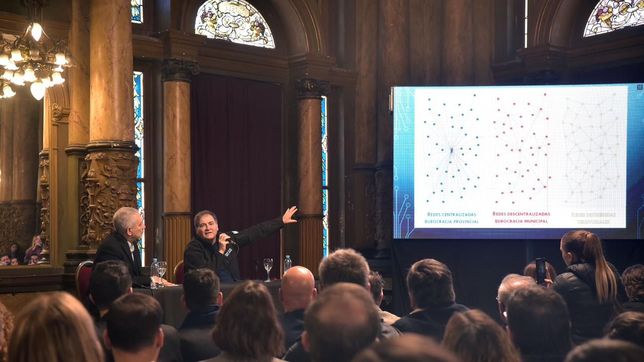 la provincia y la municipalidad de la plata brindaron una conferencia sobre seguridad ciudadana