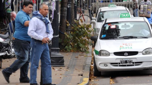 taxistas vuelven a la carga por un aumento de tarifas y buscan el apoyo del oficialismo