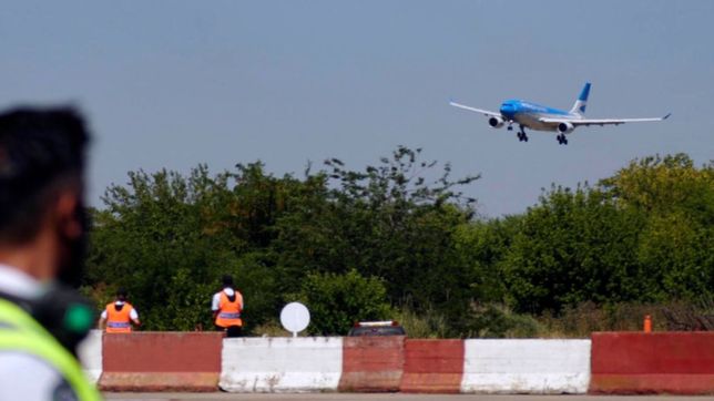 el jueves despega el segundo avion de aerolineas en busca de 300 mil nuevas vacunas