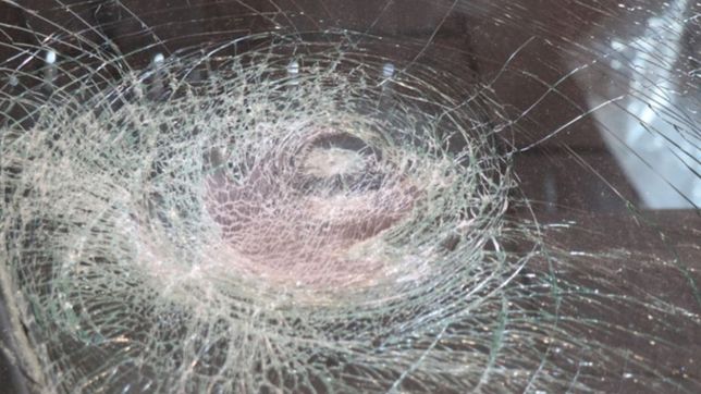 ataque en avenida 7: persiguio a un conductor por una mala maniobra y le rompio la luneta