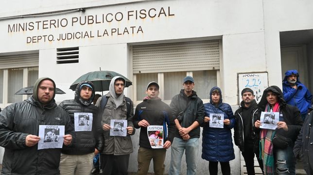 tras la orden de captura, siguen buscando al profugo por la muerte de dos musicos en romero