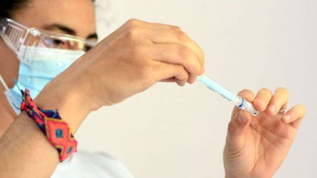 comienzan a aplicar las vacunas bivalentes contra el covid en la plata, berisso y ensenada