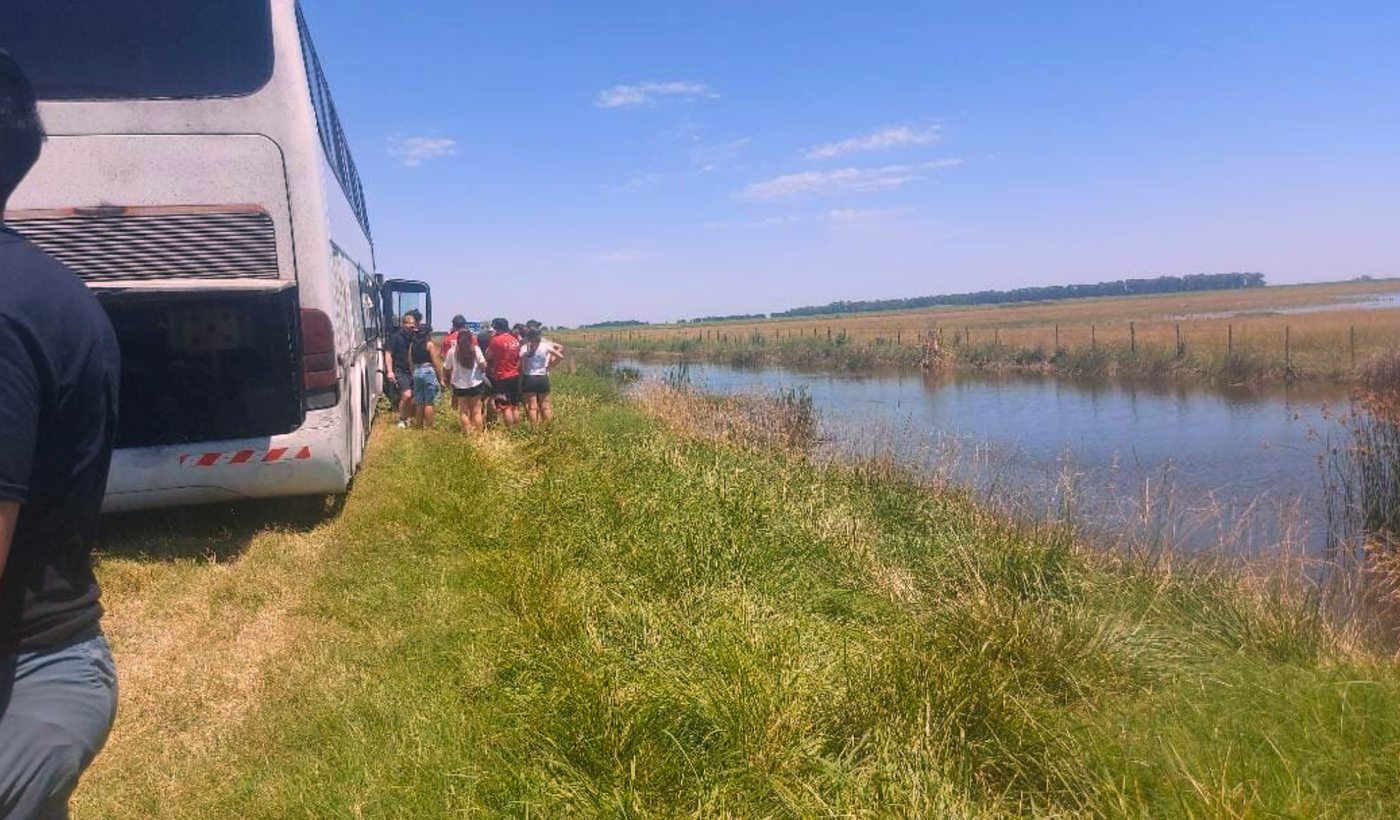 Micro de Estudiantes varado en viaje a Santiago del Estero