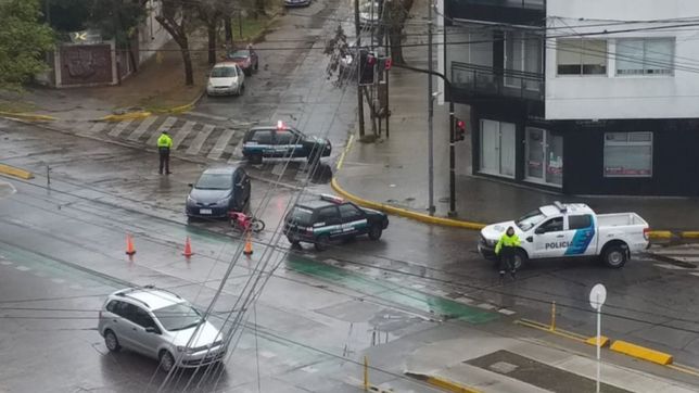 violento choque con un motococlista herido en la plata