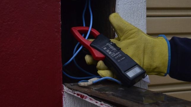 detectaron cervecerias, parrillas, kioscos y mas negocios colgados de la luz en la plata