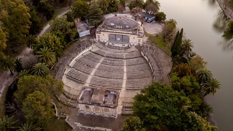 Abrieron los sobres de la licitación para renovar el Teatro del Lago y hubo diez ofertas