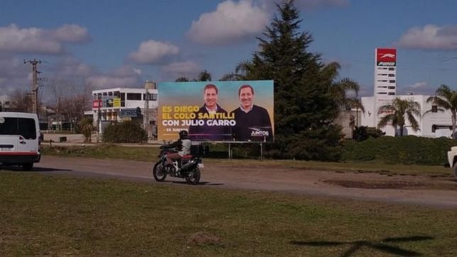 denuncian al frente de todos por destruir y robar carteles de santilli en la plata