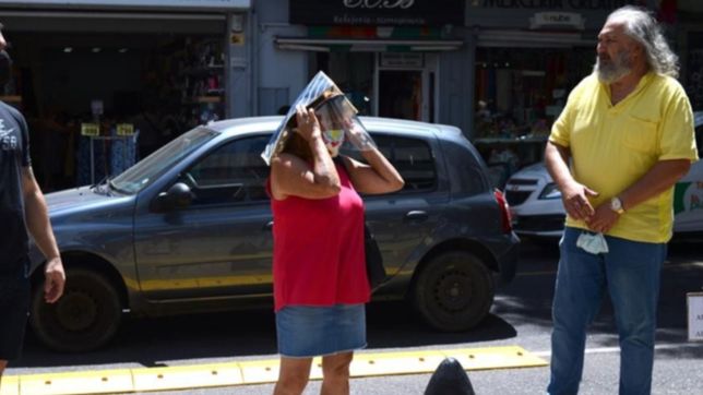 los consejos para evitar un golpe de calor sin olvidarse del barbijo
