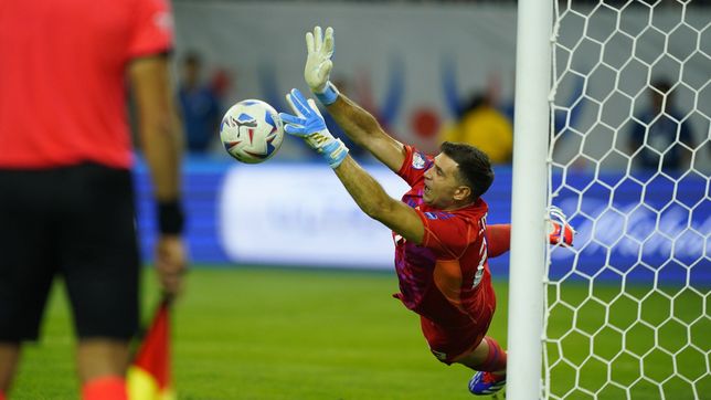 la increible racha en los penales del dibu martinez con la seleccion argentina