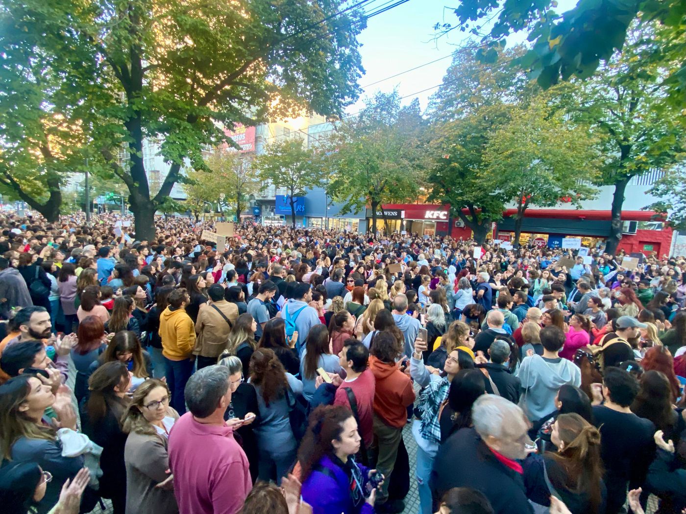 Marcha federal universitaria concentración en el rectorado III.jpeg