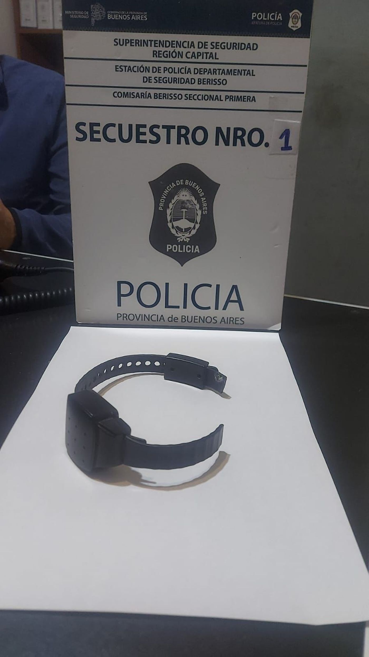 La tobillera electr&oacute;nica destrozada en Berisso