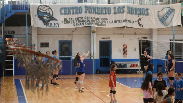 el rol social, la identificacion con el barrio y su corazon gigante: la historia del centro fomento los hornos