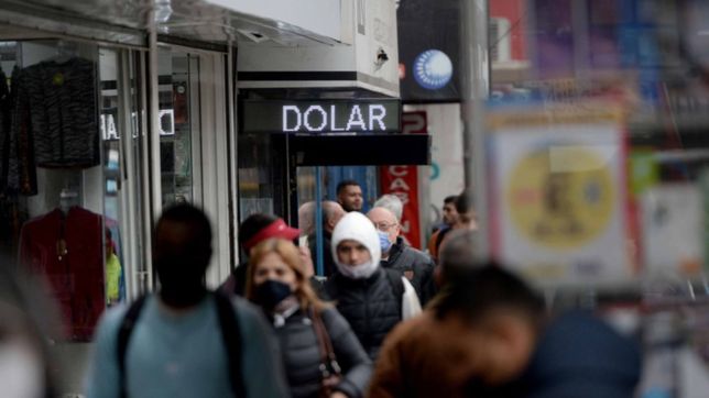 ¿como se comporto el dolar durante el primer dia de gestion de batakis?