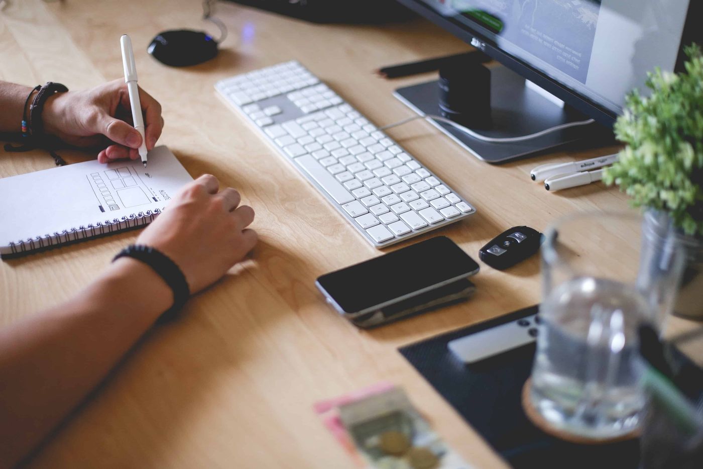 Emprendedores computadora.jpg