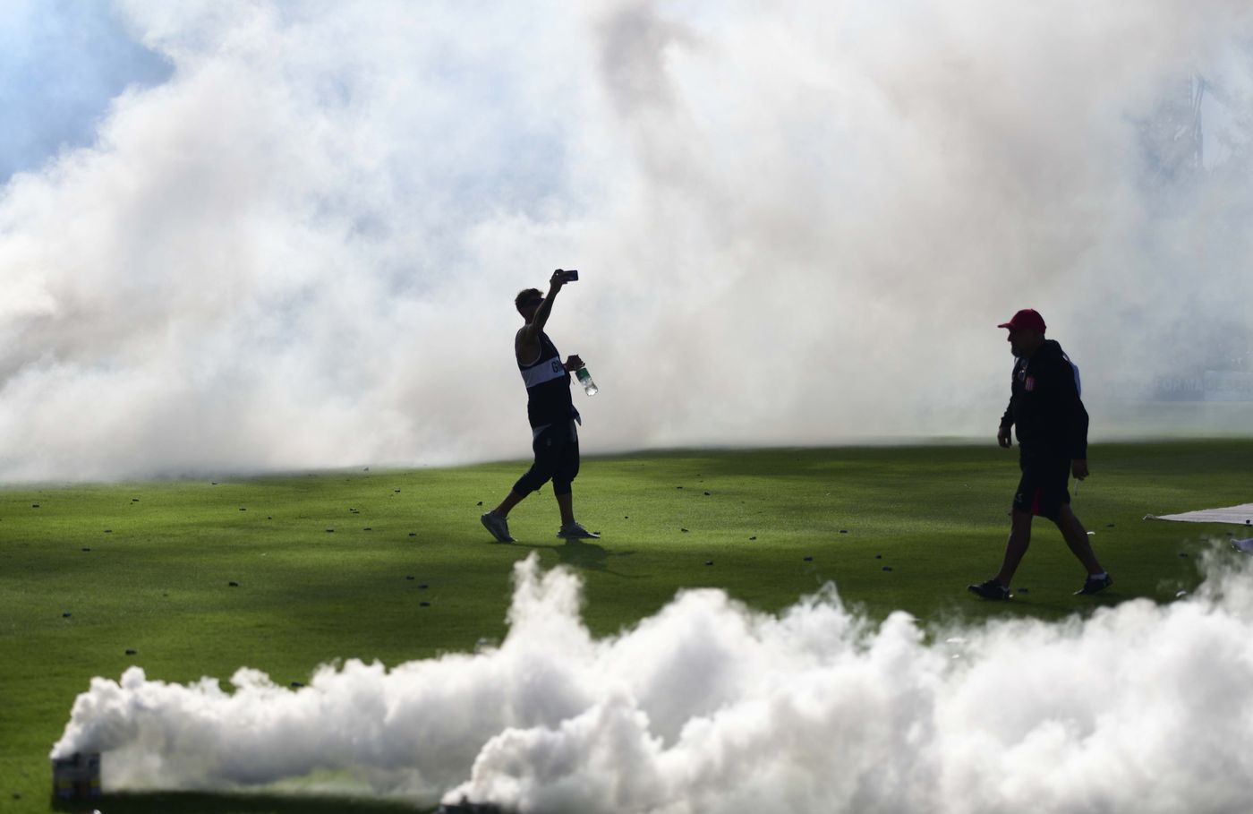 Gimnasia Estudiantes Clásico Platense Hinchada Recibimiento Bosque.jpg