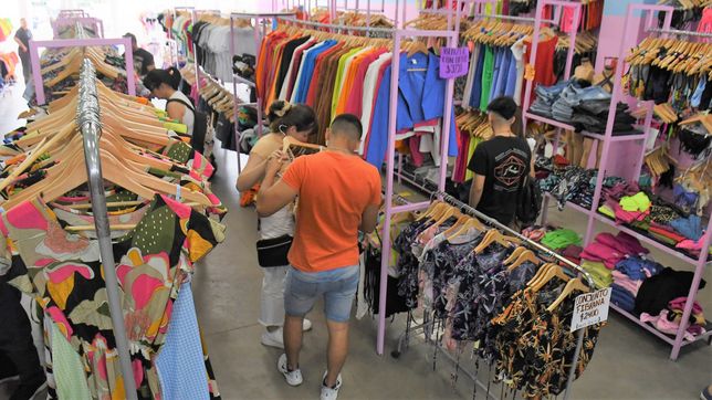 los empleados de comercio lograron acuerdo en paritarias y cobraran cerca de un millon de pesos