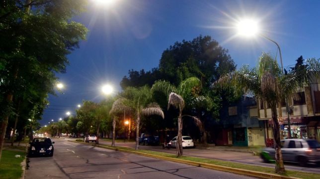del centro a villa elvira, villa elisa y etcheverry: ya hay mas de 106 km de luces led
