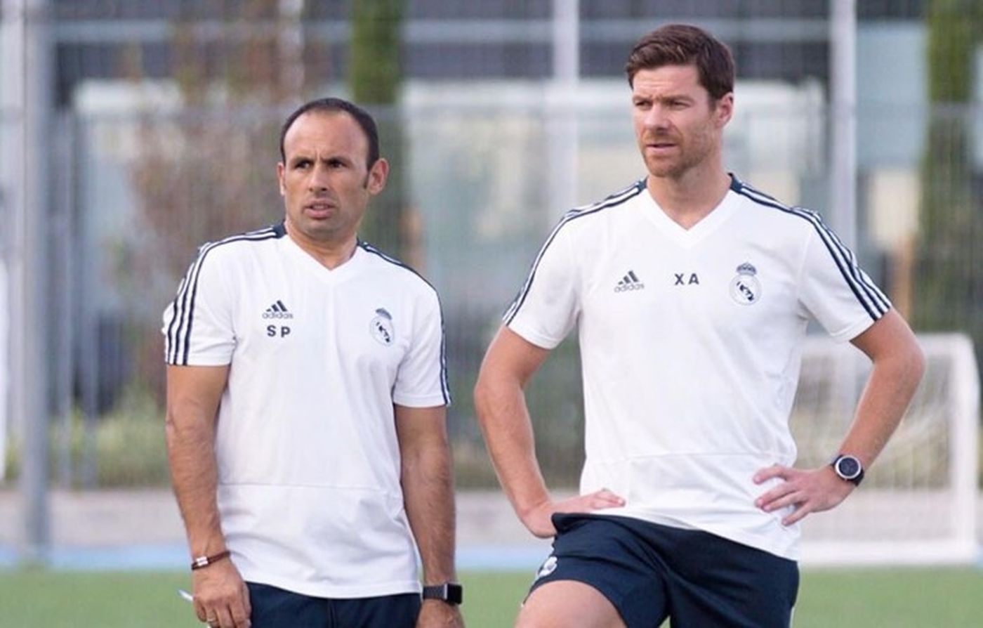 Sebastián Parrilla junto a Xabi Alonso en su anterior paso por las formativas del Real Madrid.