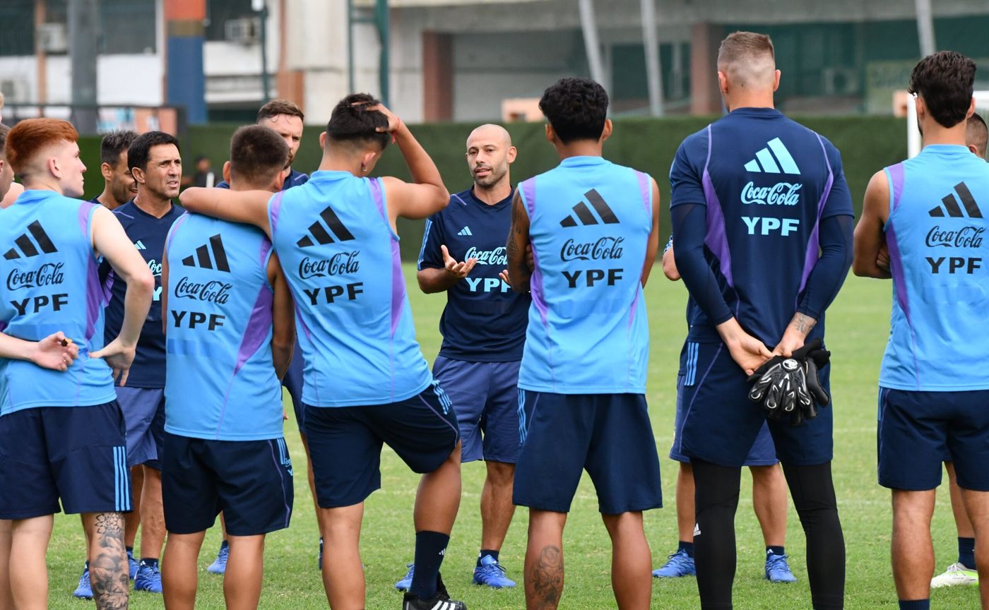 Los dirigidos por Javier Mascherano se miden ante Chile a partir de las 20.