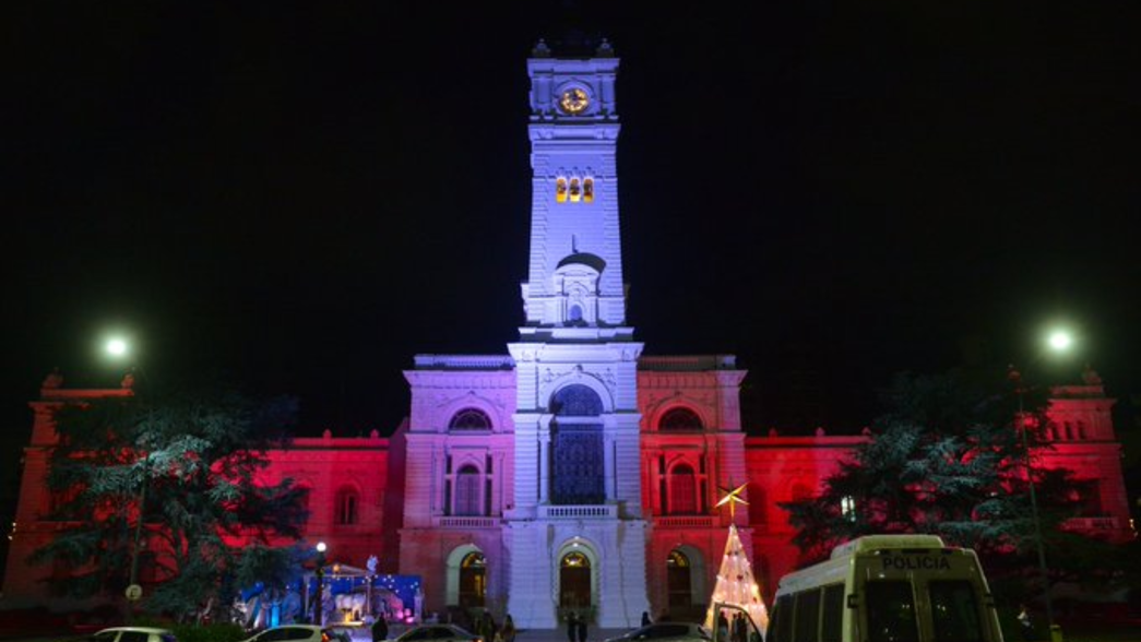 La Municipalidad de La Plata se volvió a vestir de rojo y blanco