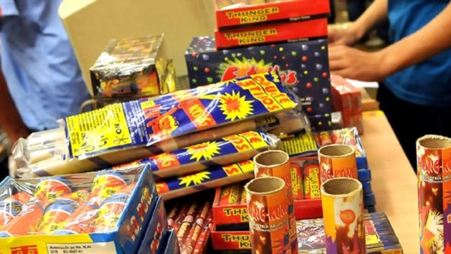 ¿cuanto deberan pagar de multa quienes tiraron pirotecnia en la plata?