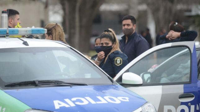estaban robando cables en un barrio de la plata, quisieron salir corriendo y los atraparon