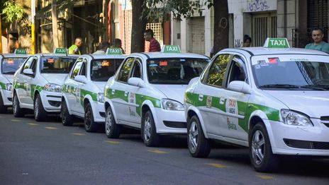 Buscan desregular los taxis en La Plata y avanzar hacia un sistema de tarifas libres Buscan desregular los taxis en La Plata y avanzar hacia un sistema de tarifas libres
