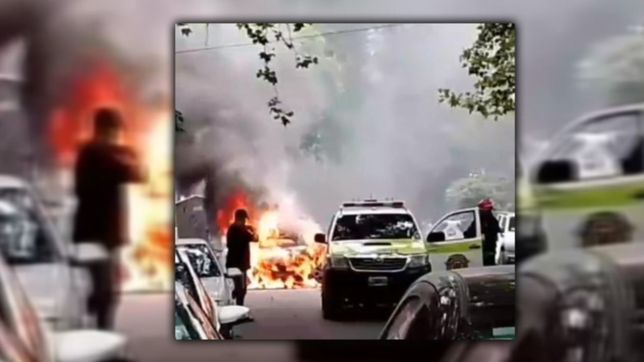video: tension frente a un colegio en pleno centro por el incendio de una camioneta