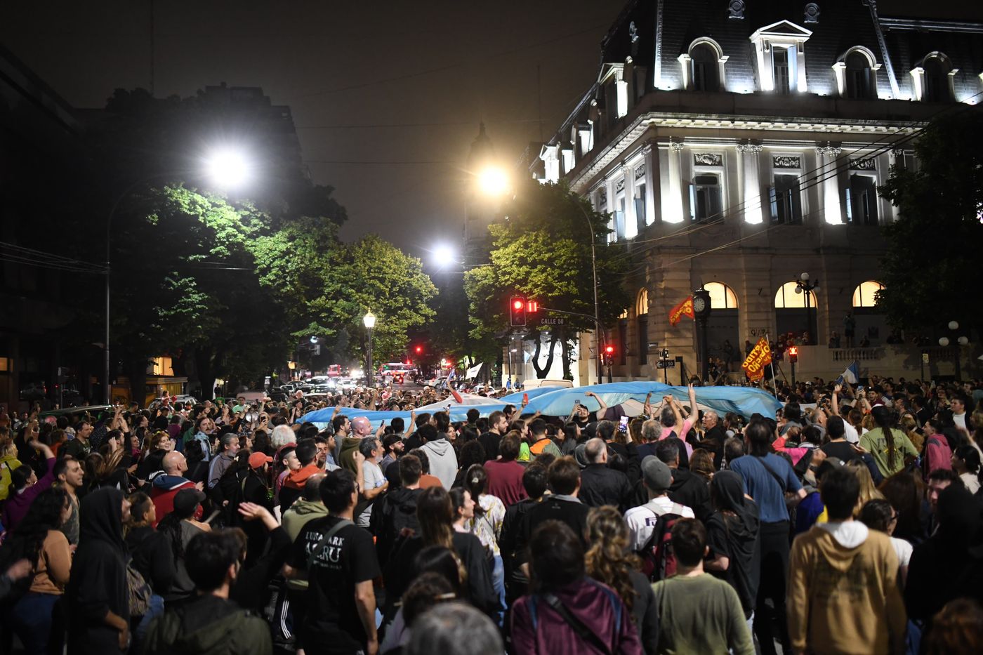 6 Cacerolazo en 7 y 50.jpeg