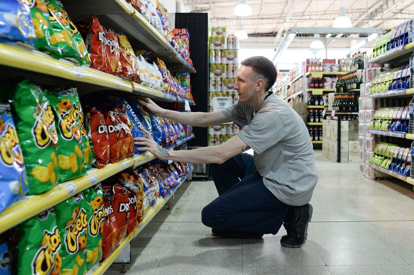 Reinauguración de supermercado El Nene góndolas inflación (17).jpeg
