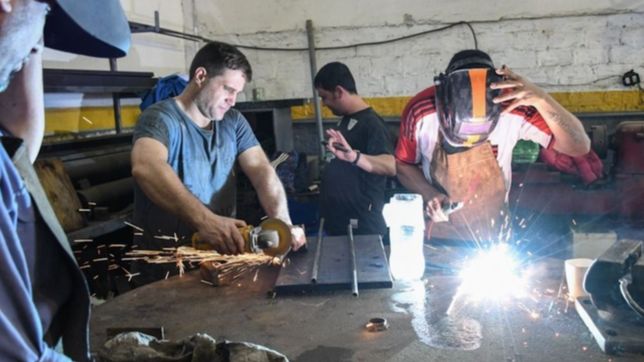 presos de una carcel de la plata arreglaron camas y las entregaron al hospital de ninos