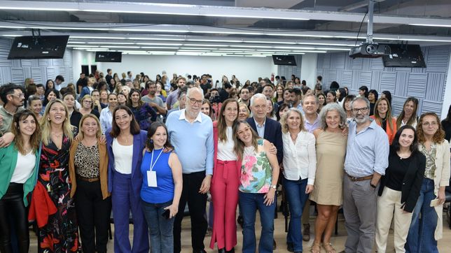 julio alak encabezo un congreso para abordar distintas problematicas sociales en la plata