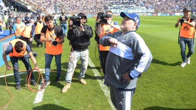 las emotivas palabras de maradona para los hinchas de gimnasia: ?se lo que significa ser un tripero?