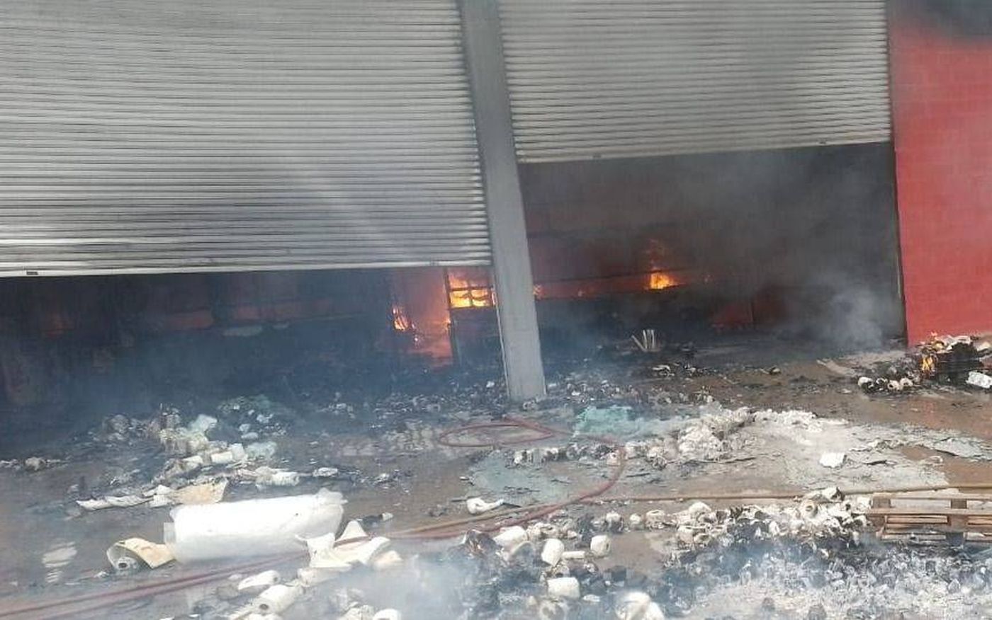El depósito incendiado en Ruta 2.