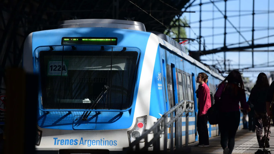 Se normalizó el servicio del tren Roca pero no se detiene en una de las estaciones de La Plata