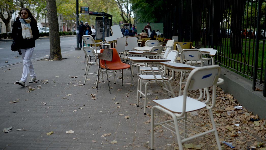 Los docentes de la UNLP se preparan para un nuevo paro tras la última marcha universitaria