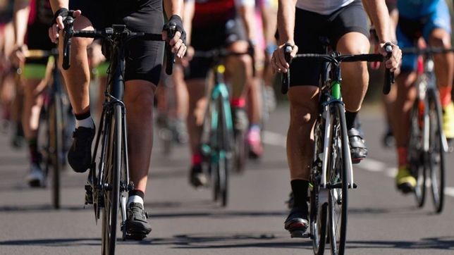 atacaron a un grupo que pedaleaba en city bell y les robaron costosas bicicletas
