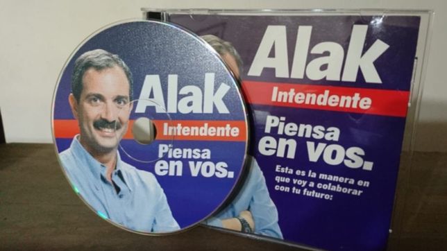 a 20 anos del iconico cd de julio alak, en campana sin facebook, instagram ni spotify