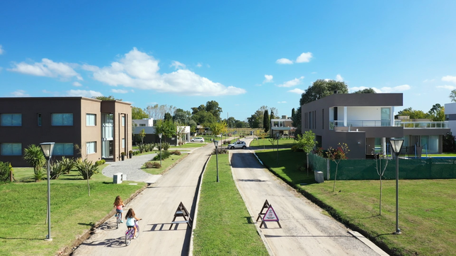 vecinos de un barrio privado de la plata marchan para exigir seguridad