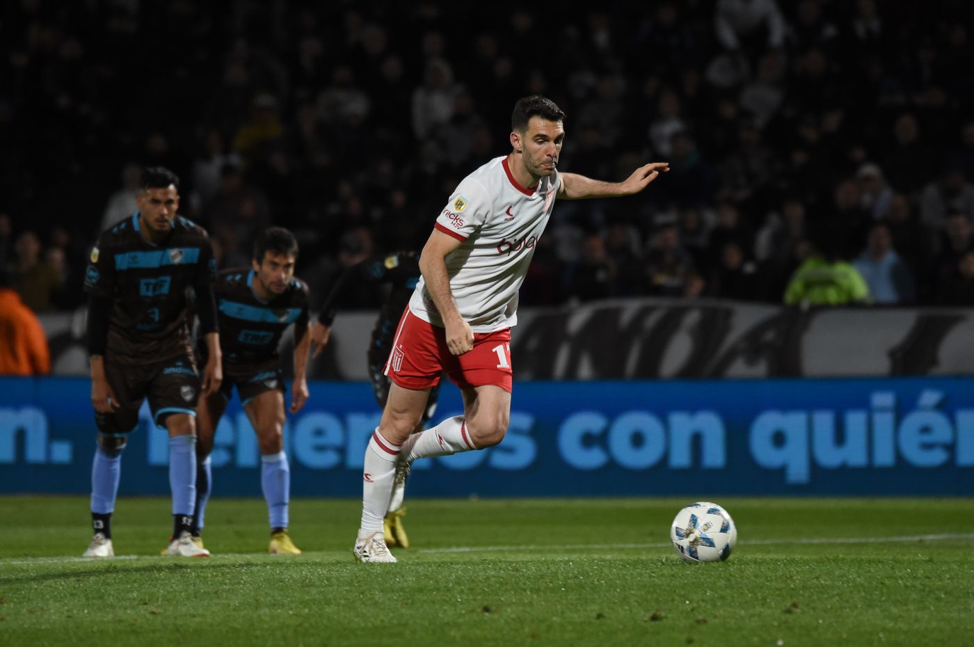 Platense Estudiantes Boselli penal.JPG