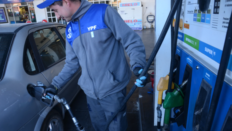 El Gobierno suspende suba de impuestos a combustibles y habilita más bioetanol en naftas El Gobierno suspende suba de impuestos a combustibles y habilita más bioetanol en naftas