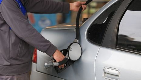 Por el aumento del petróleo se viene otra suba de la nafta e impactará en los surtidores de La Plata