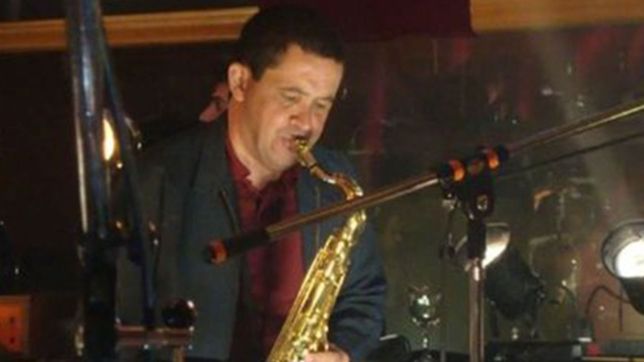 uno de los naufragos detenidos en ensenada es un ex saxofonista de los fabulosos cadillacs