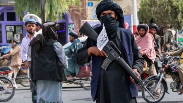 un alto jefe de la policia afgana fue ejecutado por los talibanes despues de rendirse