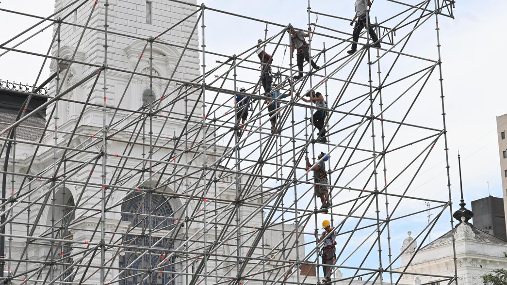 Avanza el armado del escenario y toman color los festejos por el aniversario de La Plata