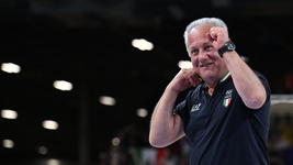 el platense julio velasco gano el oro con la seleccion femenina de voley de italia el platense julio velasco gano el oro con la seleccion femenina de voley de italia