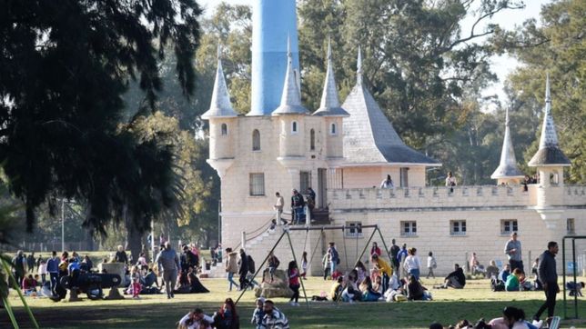 la repu recibe las vacaciones de invierno con el barco, el avion y el tren a toda maquina